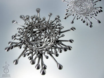 Image of Radiant Firework Pendants from Spinnoloids collection designed by unellenu